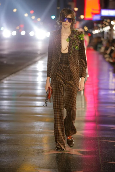 Look 40
